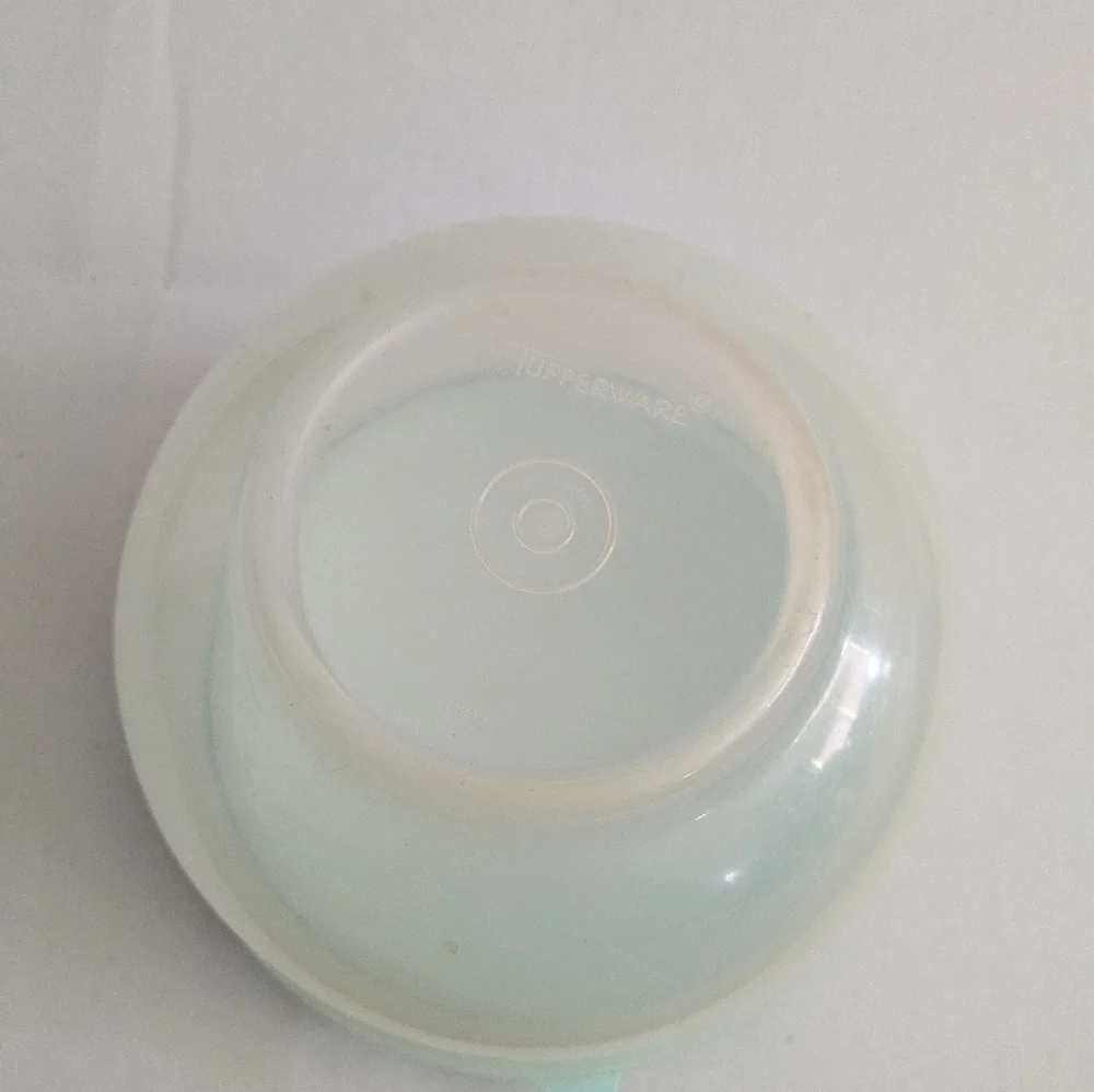 Tupperware questions leave